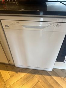 Dish washer