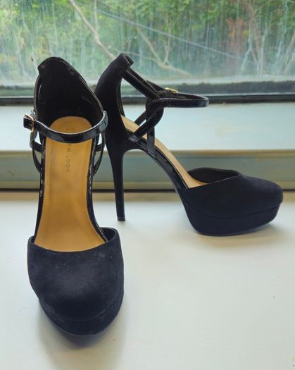 New Look - Black Round-Toe Platform Stilettos - Size 6 [UK]