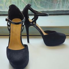 New Look - Black Round-Toe Platform Stilettos - Size 6 [UK]