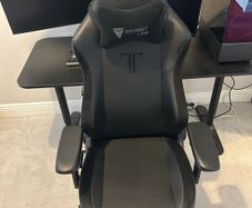 SecretLab TITAN Gaming Chair - Black - Regular Size