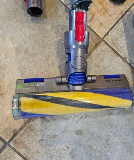 Dyson V15 absolute