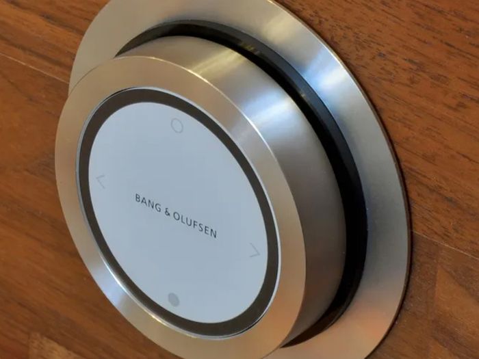 Bang & Olufsen Essence Remote wall mount