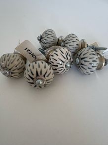 Cupboard knobs