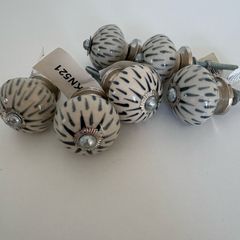 Cupboard knobs