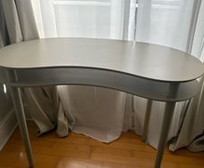 Curved desk
