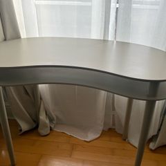 Curved desk