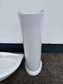 Hand Basin and Pedestal