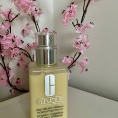 Clinique dramatically different moisturiser