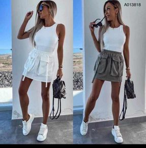 Cargo cream skirt with pockets
