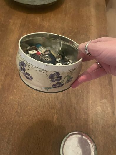 Tin of Buttons