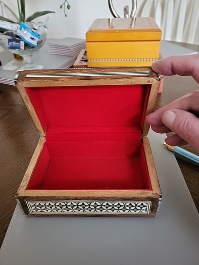Trinket box mother of pearl