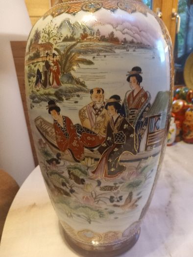 Very large Chinese Vase, good condition, no damage, stamped, D18