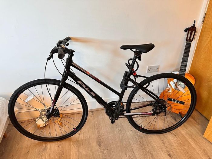 Like new Fuji Absolute 1.9 Ladies Hybrid Bicycle and abus locks