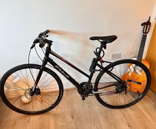 Like new Fuji Absolute 1.9 Ladies Hybrid Bicycle and abus locks