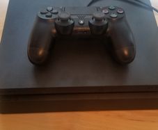 Ps4 Console With Controller