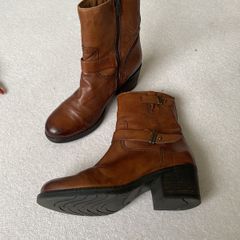 Clarks brown leather boot Size 6.5