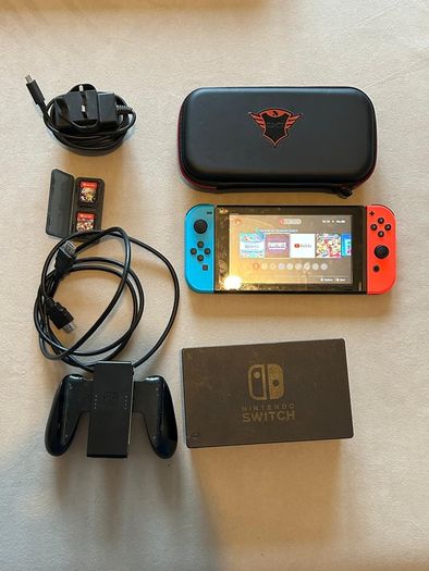 Nintendo Switch Plus 4 Games and Case.