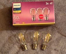 Philips 3x LED bulb 60W 2700K B22
