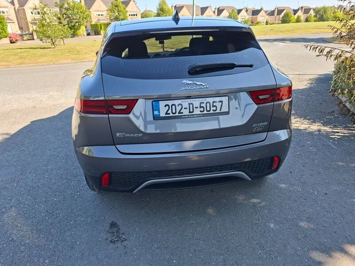 Jaguar E-Pace 2020 chequered flag