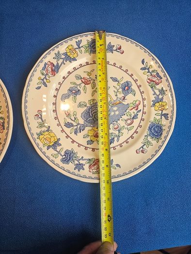 2 beautiful Masons Ironstone dinner plates in the "Regency" pattern, England, c. 1940-1950.