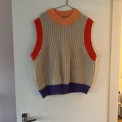 Sleeveless jumper