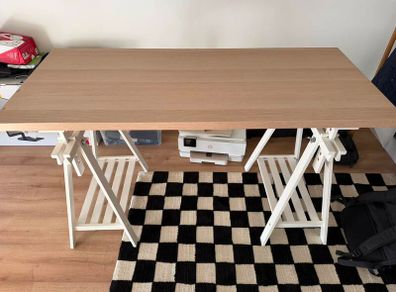 Adjustable standing desk