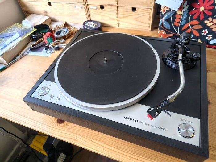Onkyo CP-1050 Direct Drive Turntable