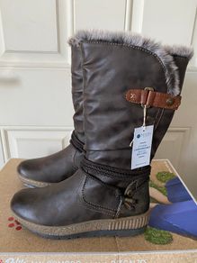 NEW Womens relife boots