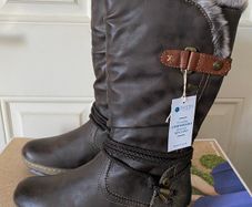 NEW Womens relife boots