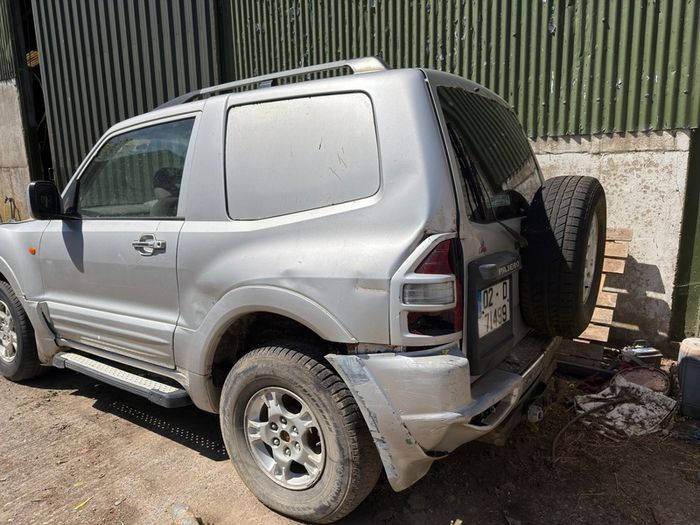 2002 Mitsubishi Pajero