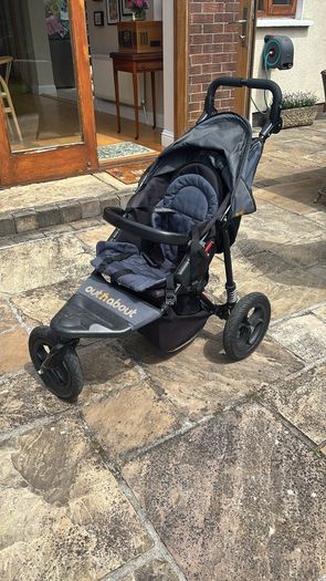 Out n About Nipper Single