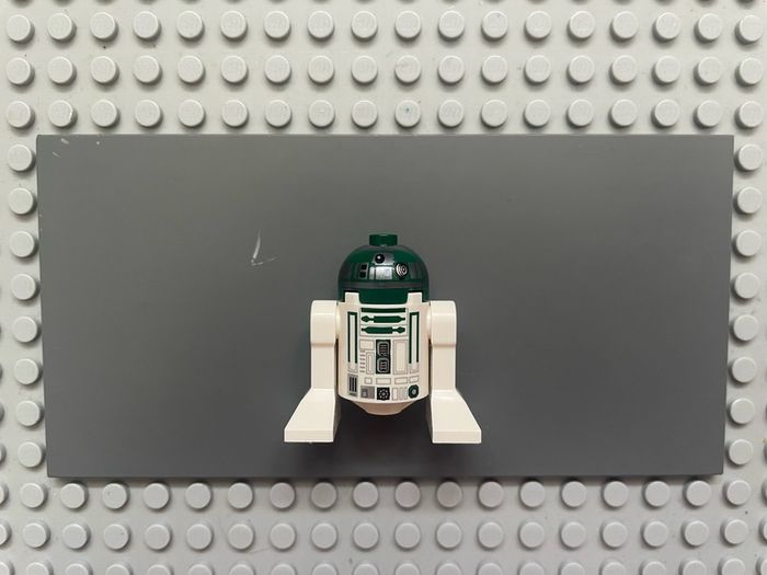 lego Star Wars sw1400 Astromech Droid, R4-P44 minifigure- Dark Silver Band Around Dome