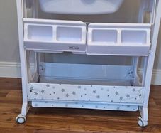 Baby changing unit with bath and draining tube