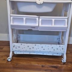 Baby changing unit with bath and draining tube