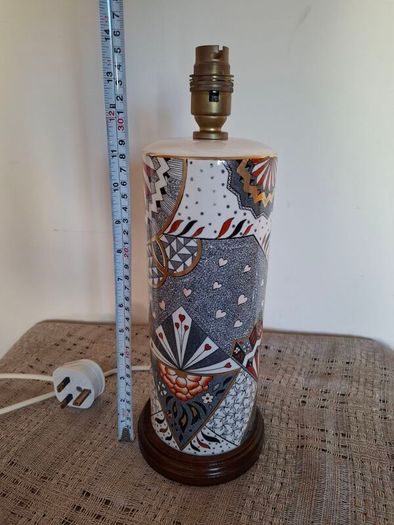Vintage Mason's porcelain table lamp.