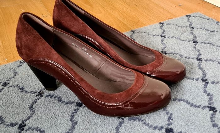 Marks and Spencer Wine Footglove wider feet leather court shoes size UK 4.5