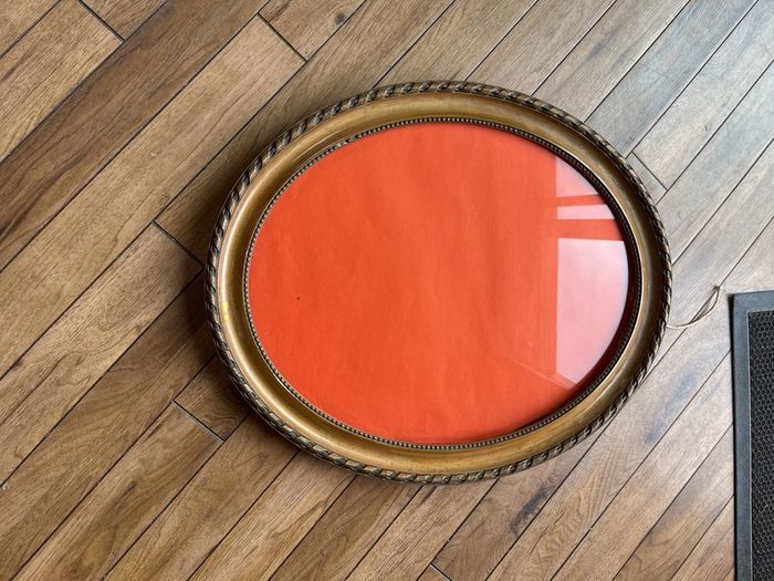 Antique Oval Gold picture frame with decorative rope & twist moulding