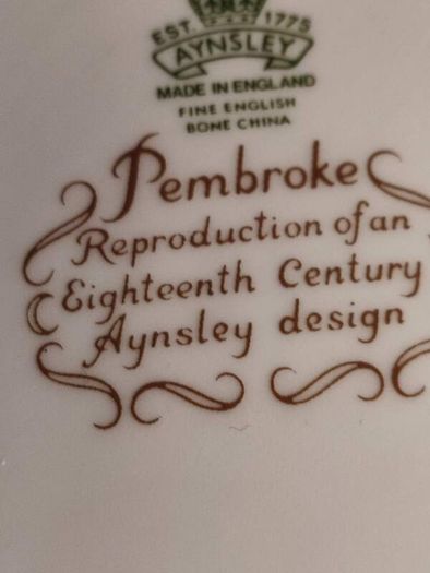 Aynsley Biscuit Barrel Pembroke Design IN Perfect condition.