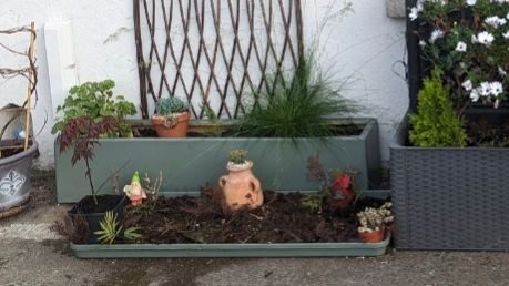 Shallow planters x2
