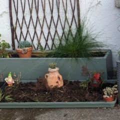 Shallow planters x2