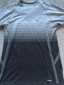 Asics top