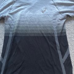 Asics top