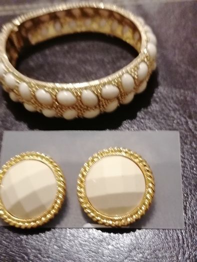 Brecelet/Bangle with Earrings