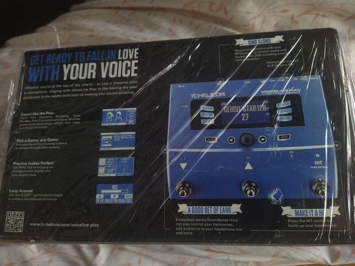 TC Helicon Voice Live Play Vocal Harmony & Multi-Effects Processor Pedal