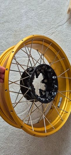 Rear gold wheel for w r1300gs