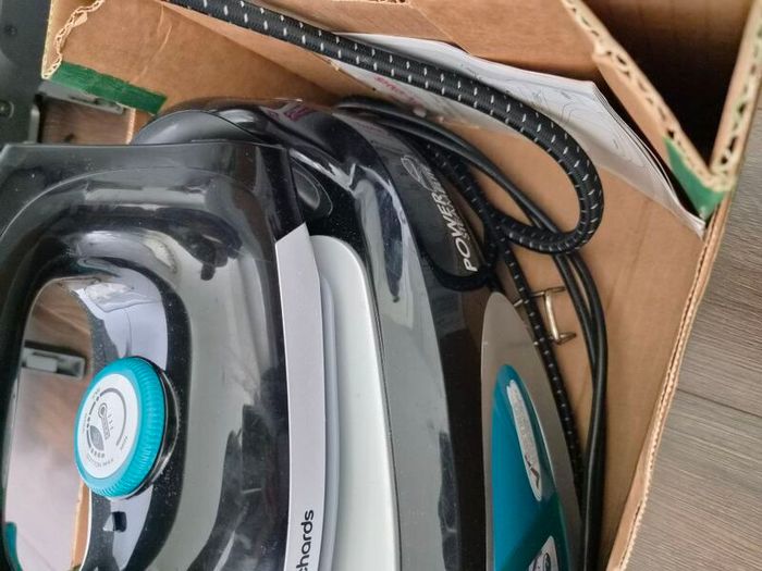 Morphy Richards steam iron