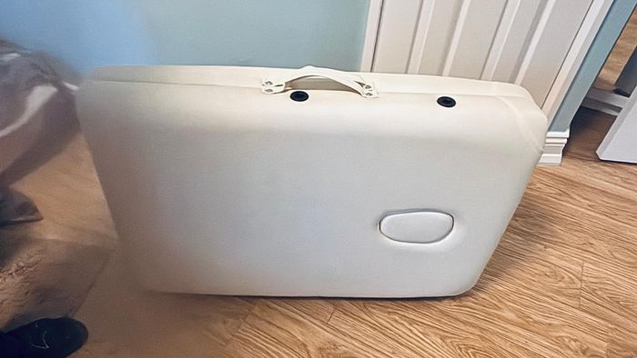 Tahiti Professional Portable Massage Table Bed (Cream) Excellent Condition