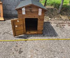 XL dog house, perfect clean and only few time used