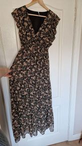 Beautiful ruffle dress 10uk