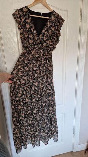 Beautiful ruffle dress 10uk